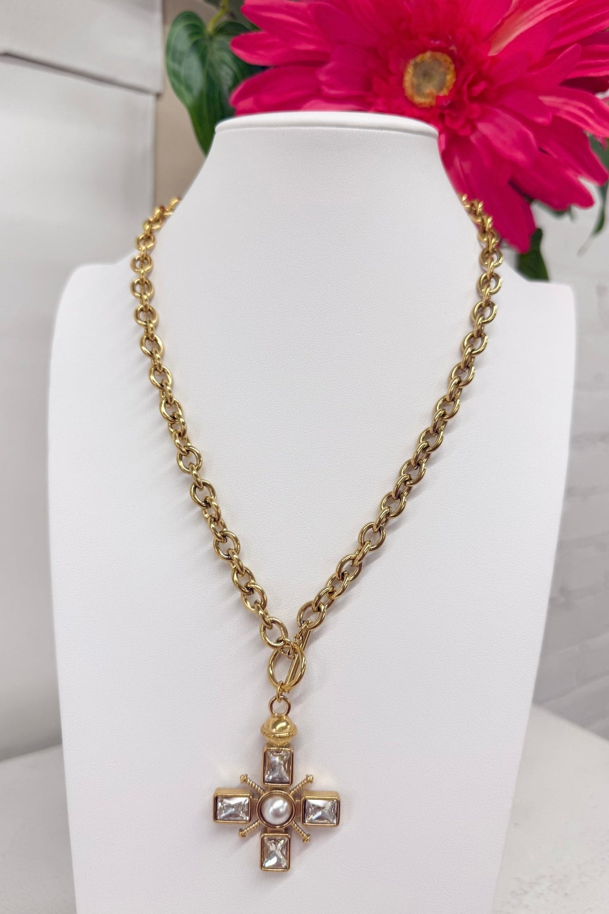 Sparkling cross pendant necklace