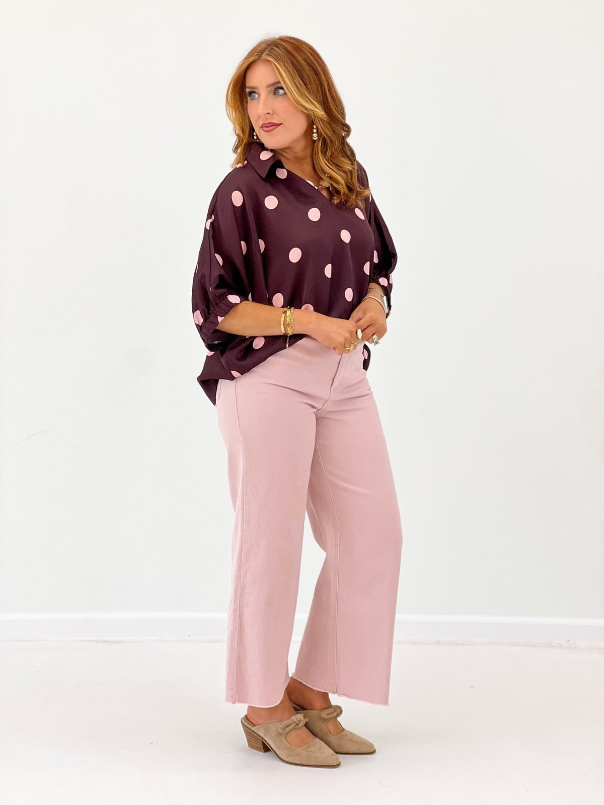 V-neck top with a lustrous shimmering weave
