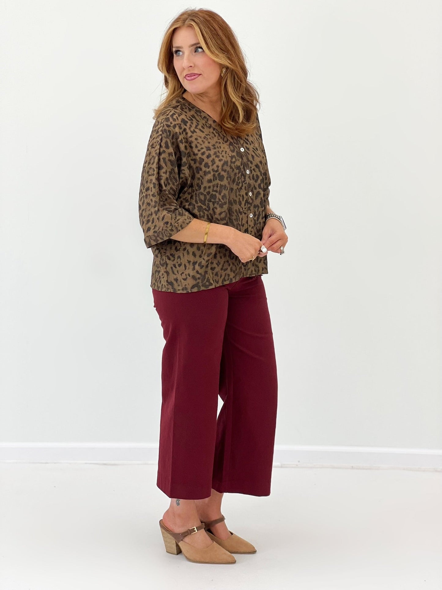 Short sleeve leopard shirt with a full button front
