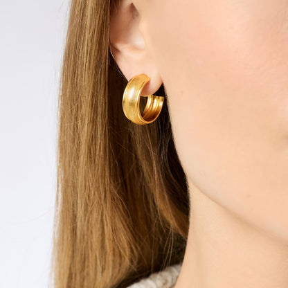 Gold cobblestone-textured hoop earrings
