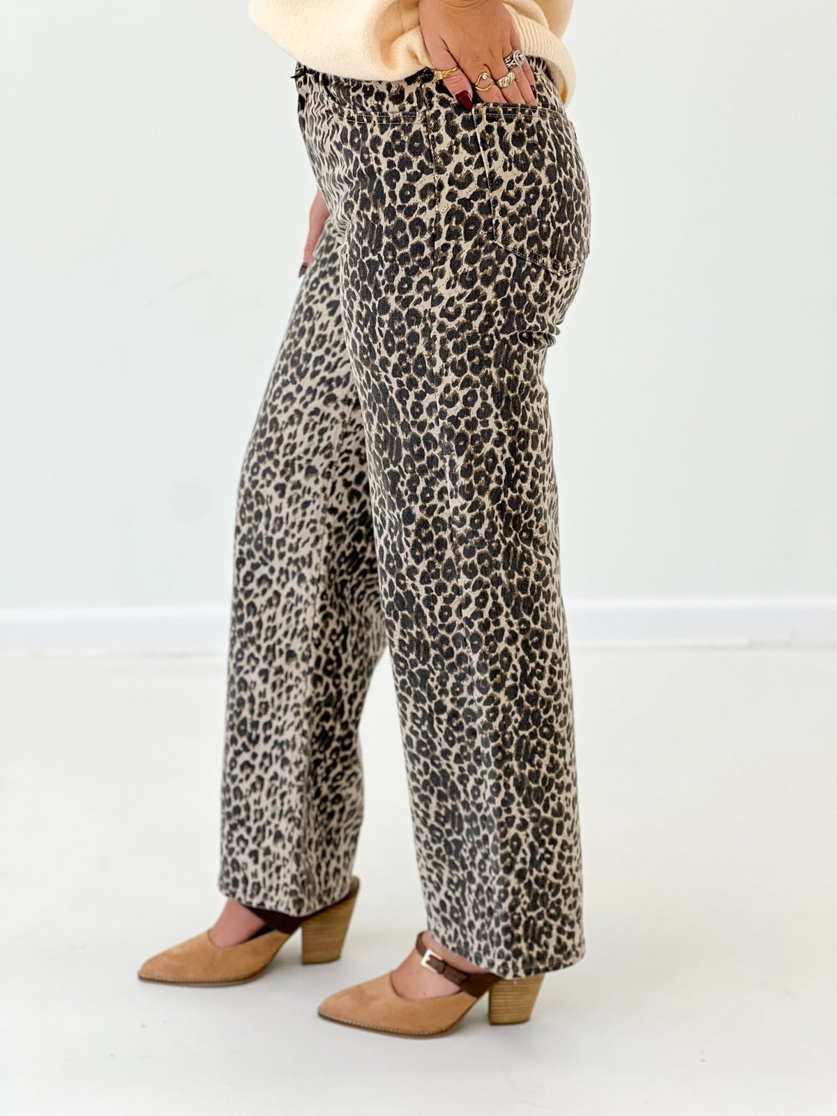High rise vintage straight jeans with a leopard print