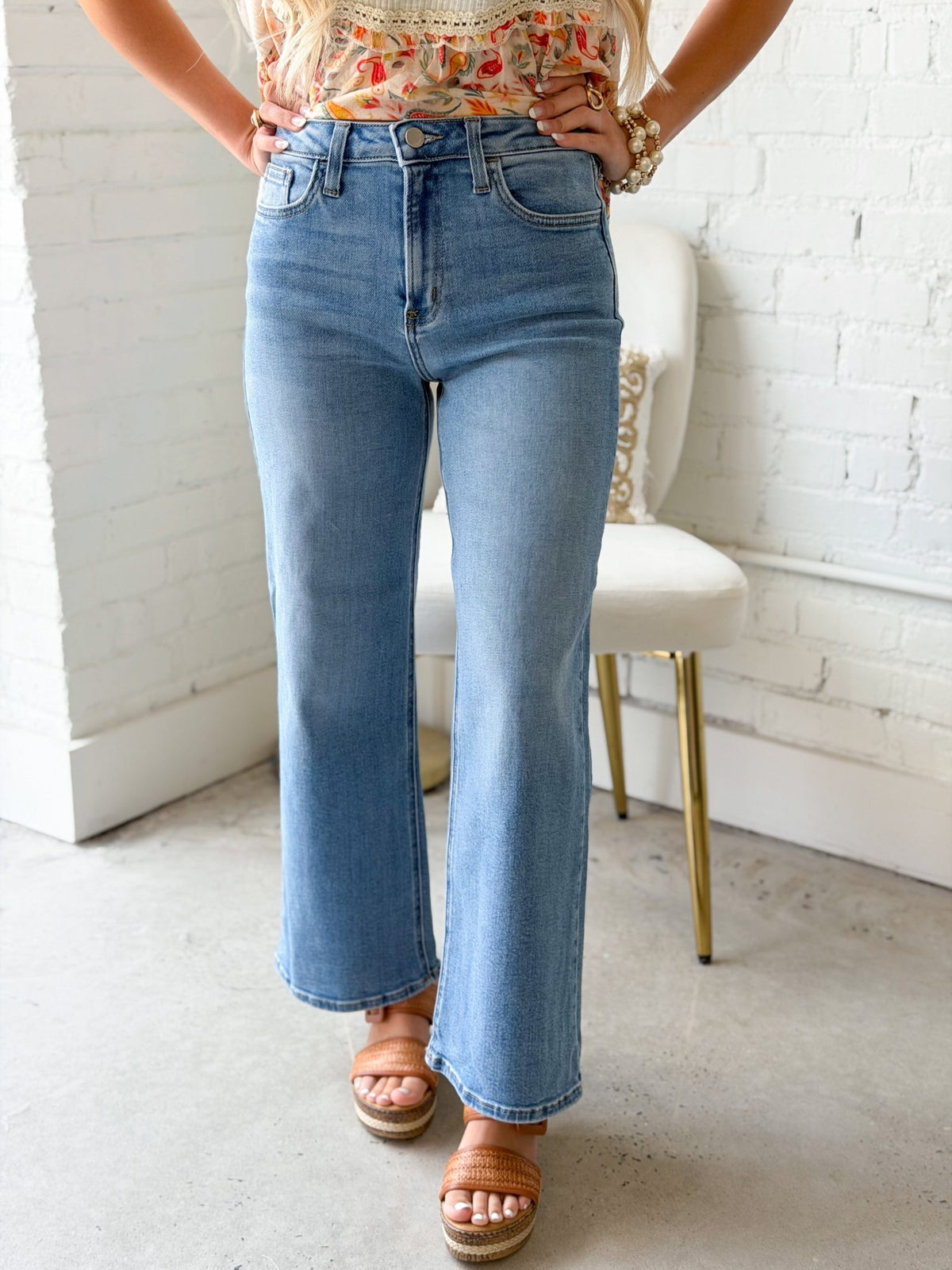 Medium denim wide leg jeans with a five pocket cut