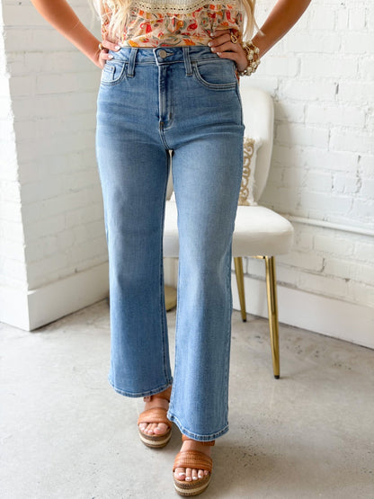 Medium denim wide leg jeans with a five pocket cut