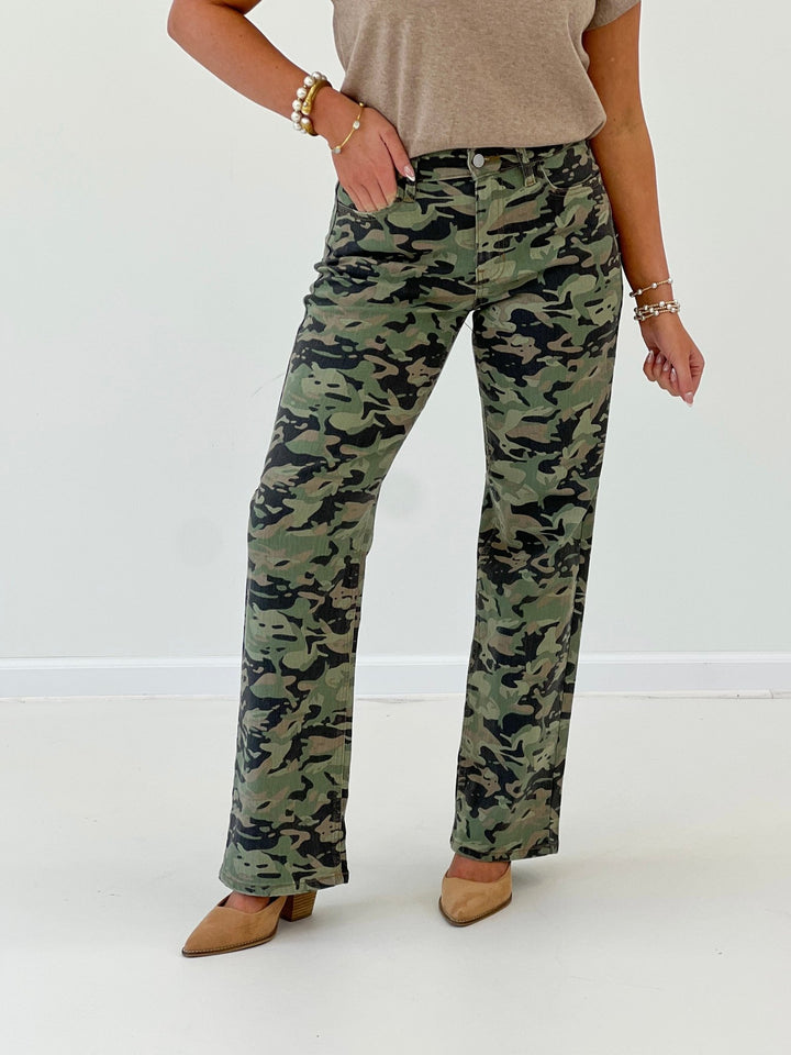 Camouflage print mid rise pants with a relaxed straight leg
