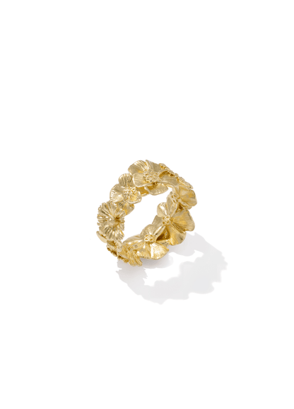 Gold band ring with a flower motif