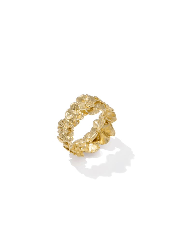 Gold band ring with a flower motif