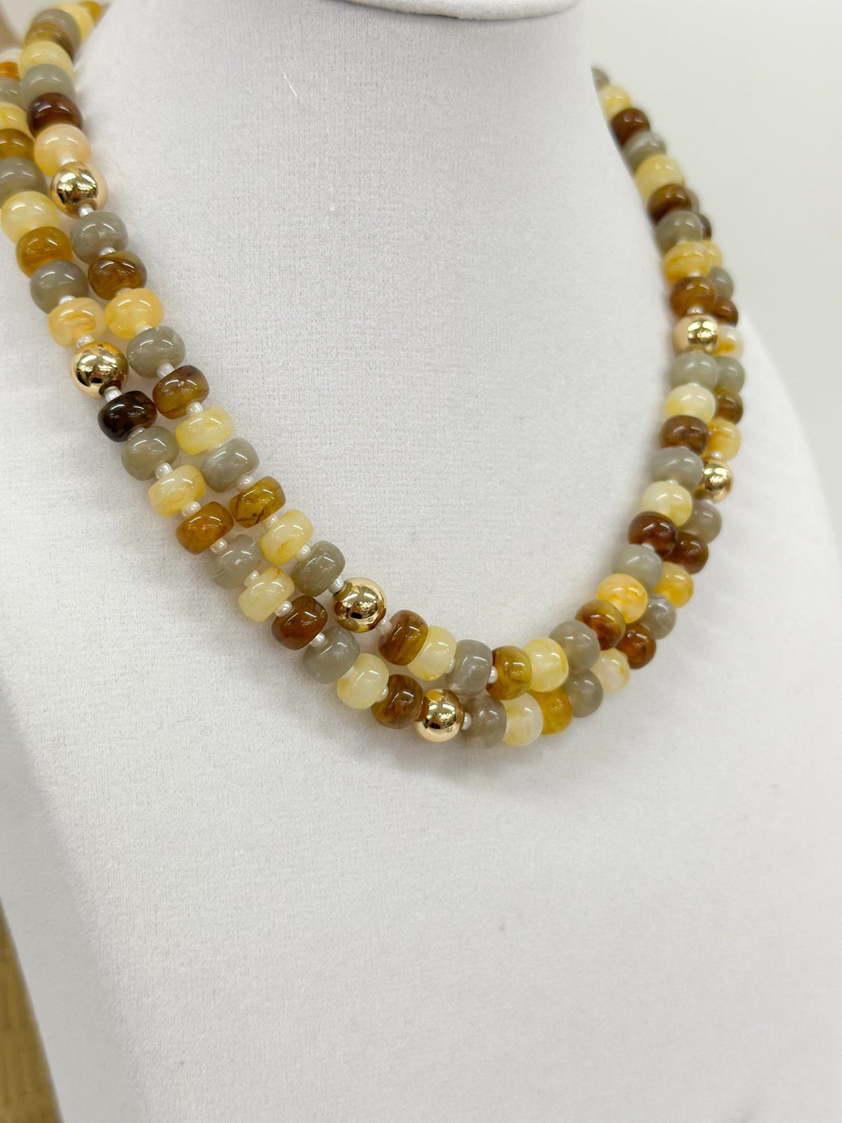 Short marble bead choker with multiple strands