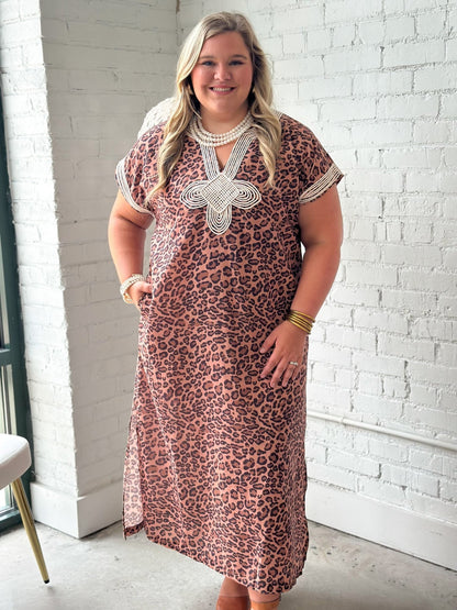 Short sleeve leopard print dress in brown tones