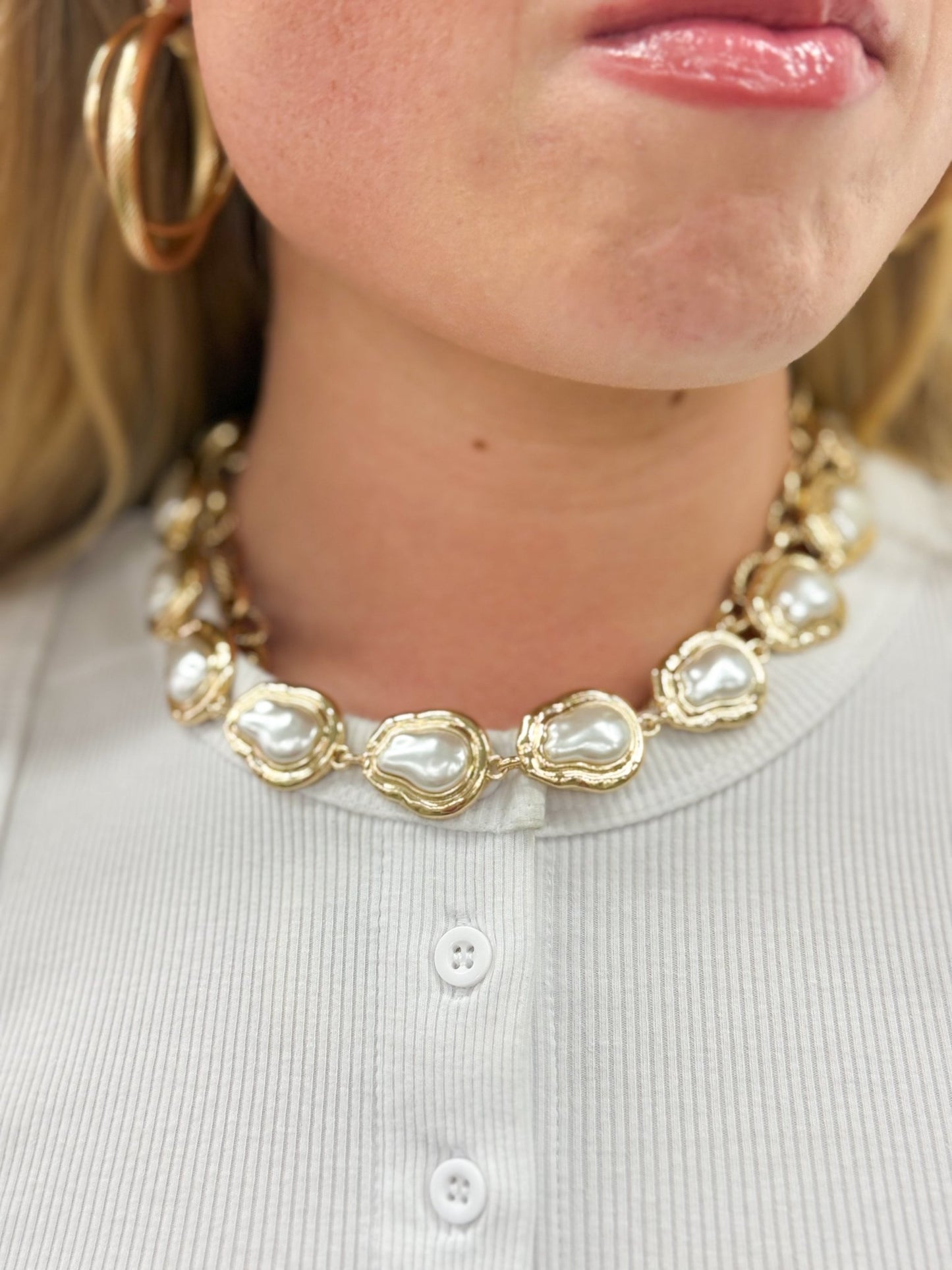 Cream pearl necklace with linked pearl stations