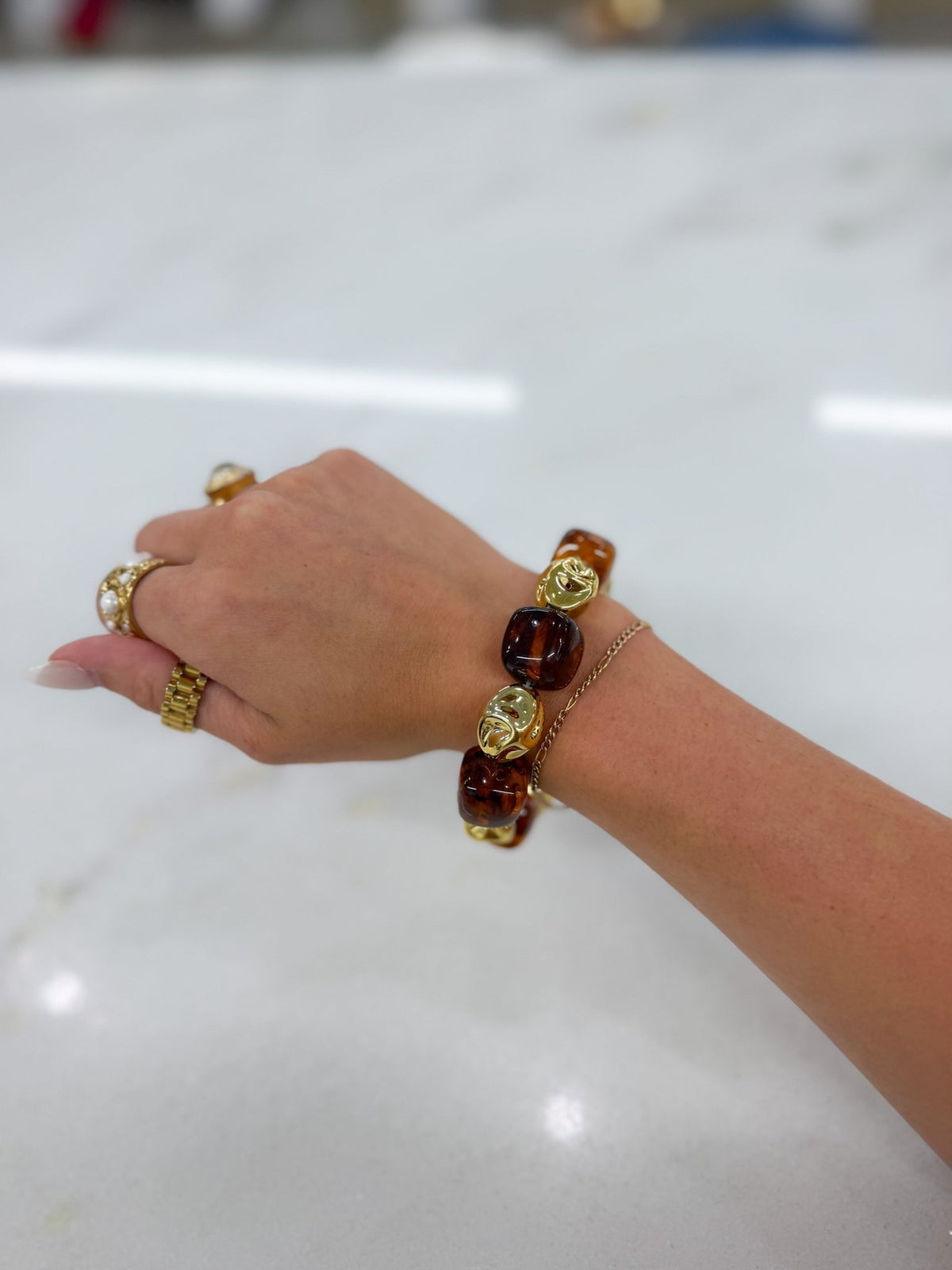 Beaded bracelet combining stones and gold-tone beads