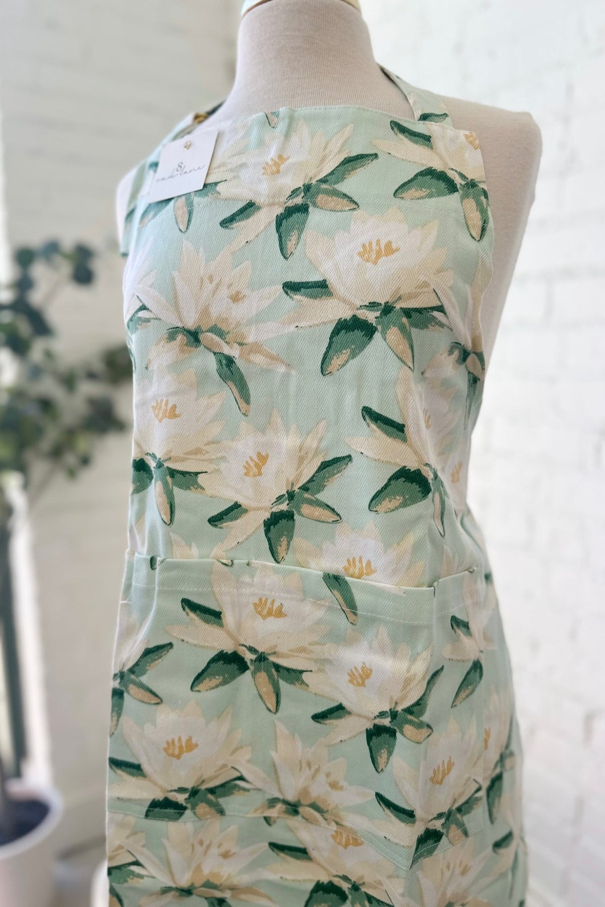 Magnolia print kitchen apron in mint