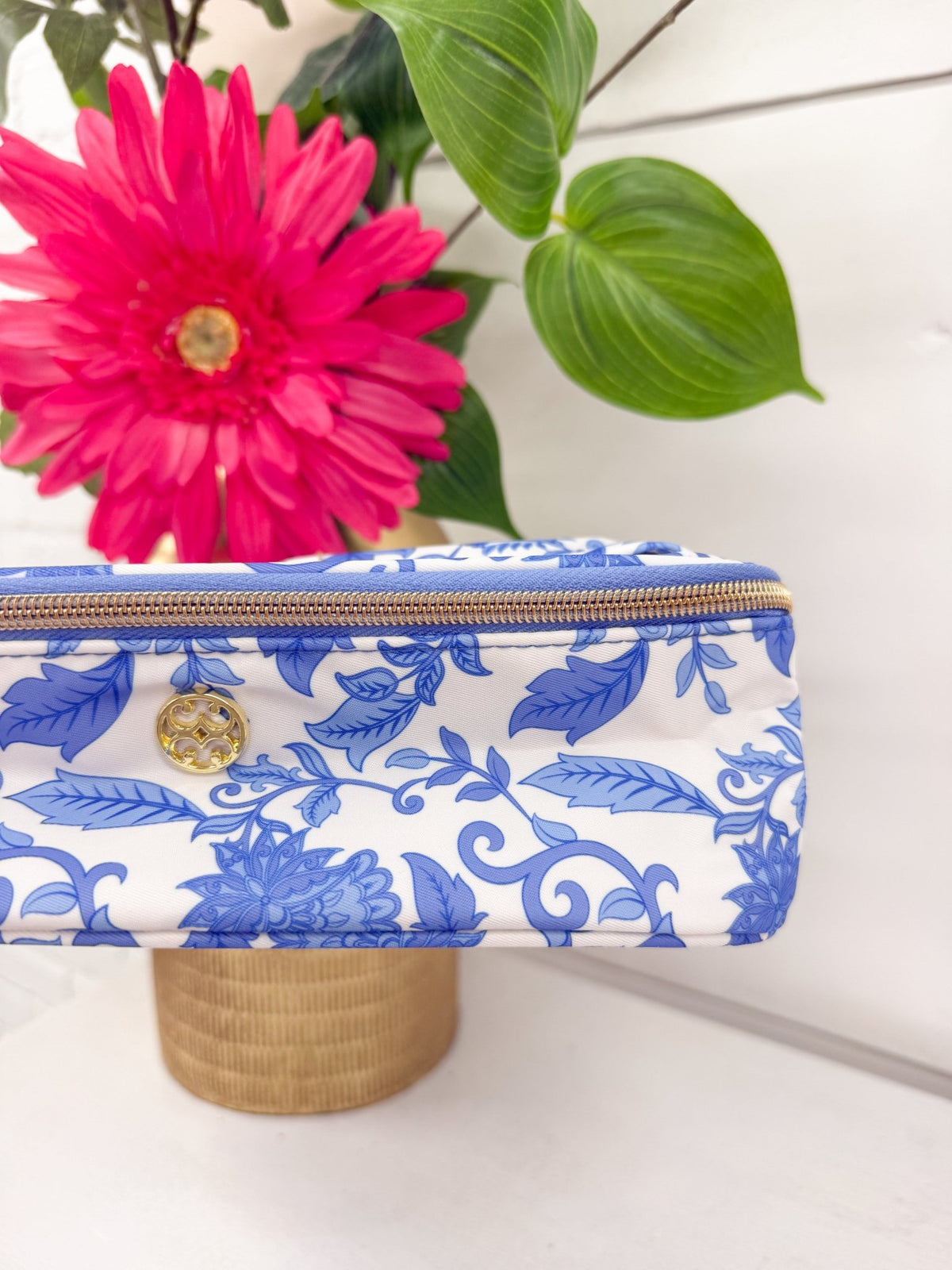 Make Me Blush pouch in the Porcelain Vibes design