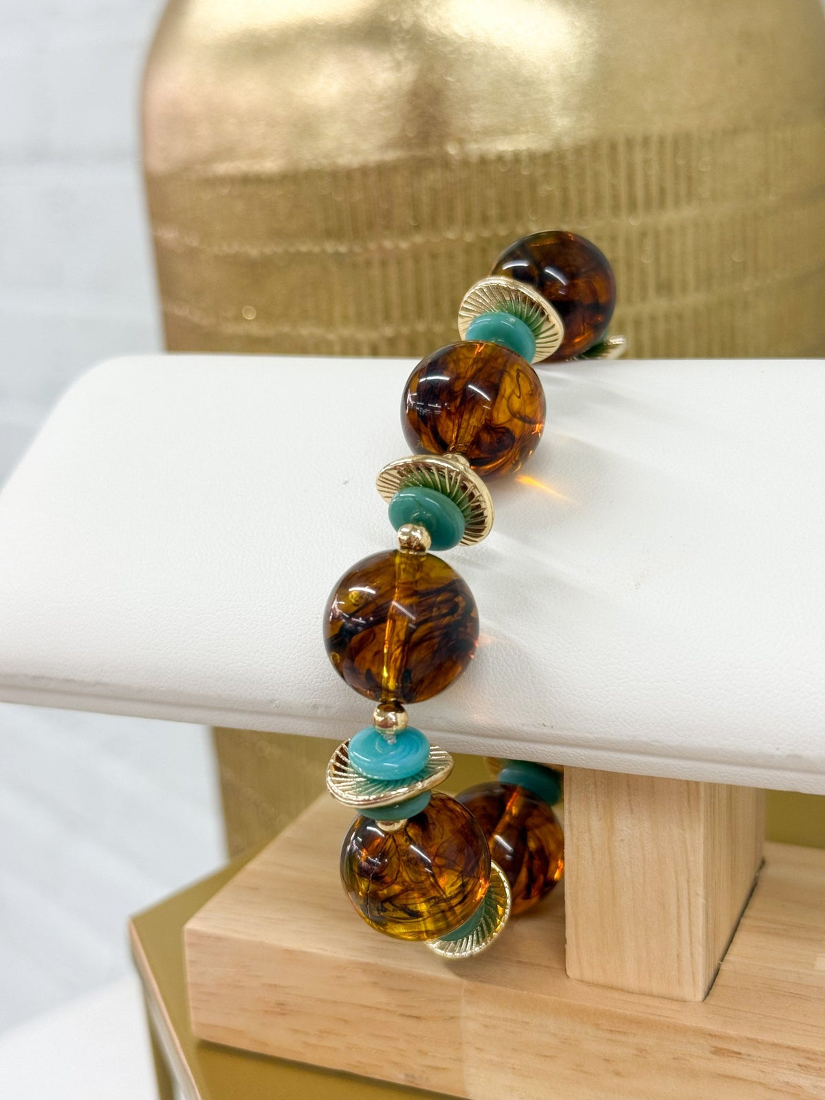 Bracelet mixing round marble beads and flat geo disks