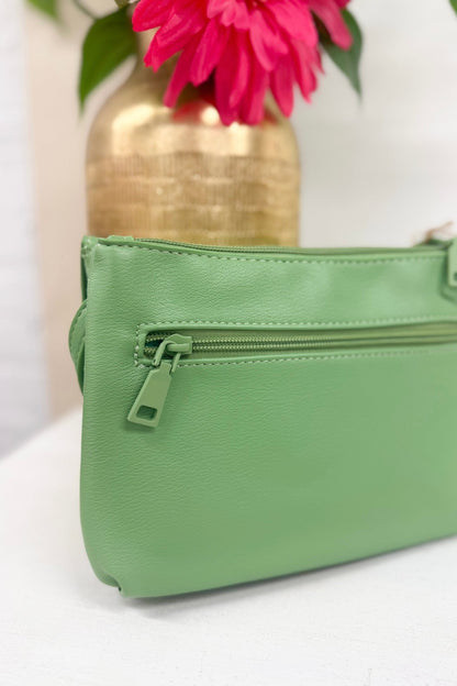 Straw vacation crossbody bag in mint
