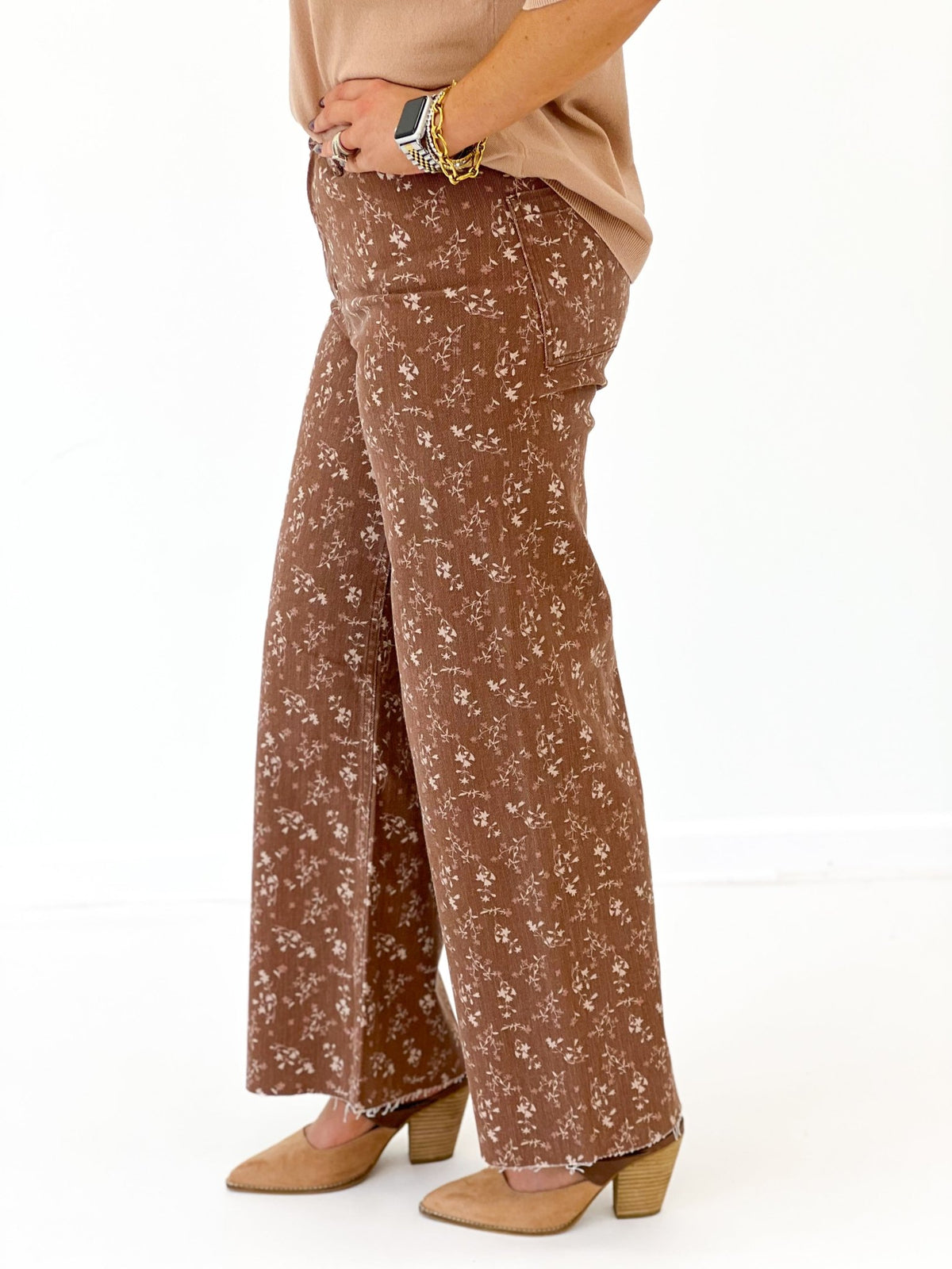 All over floral print pants with side pockets