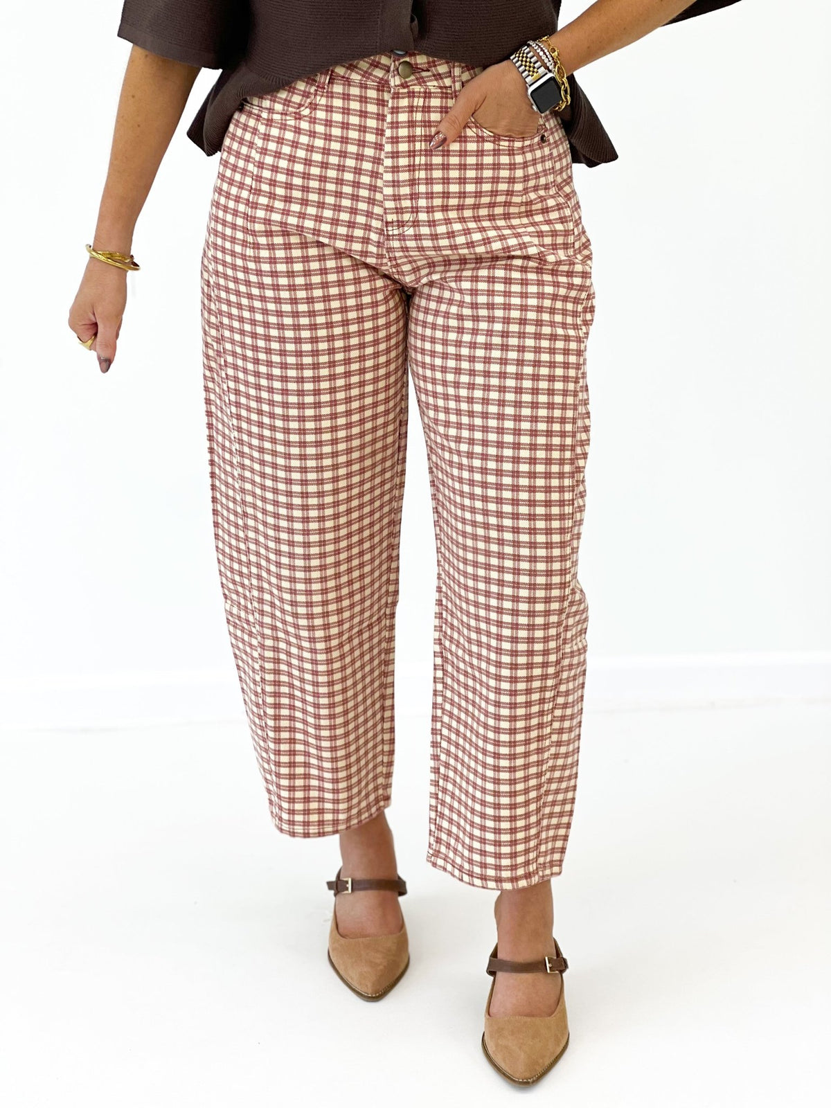 Mini check print pants with a barrel leg shape
