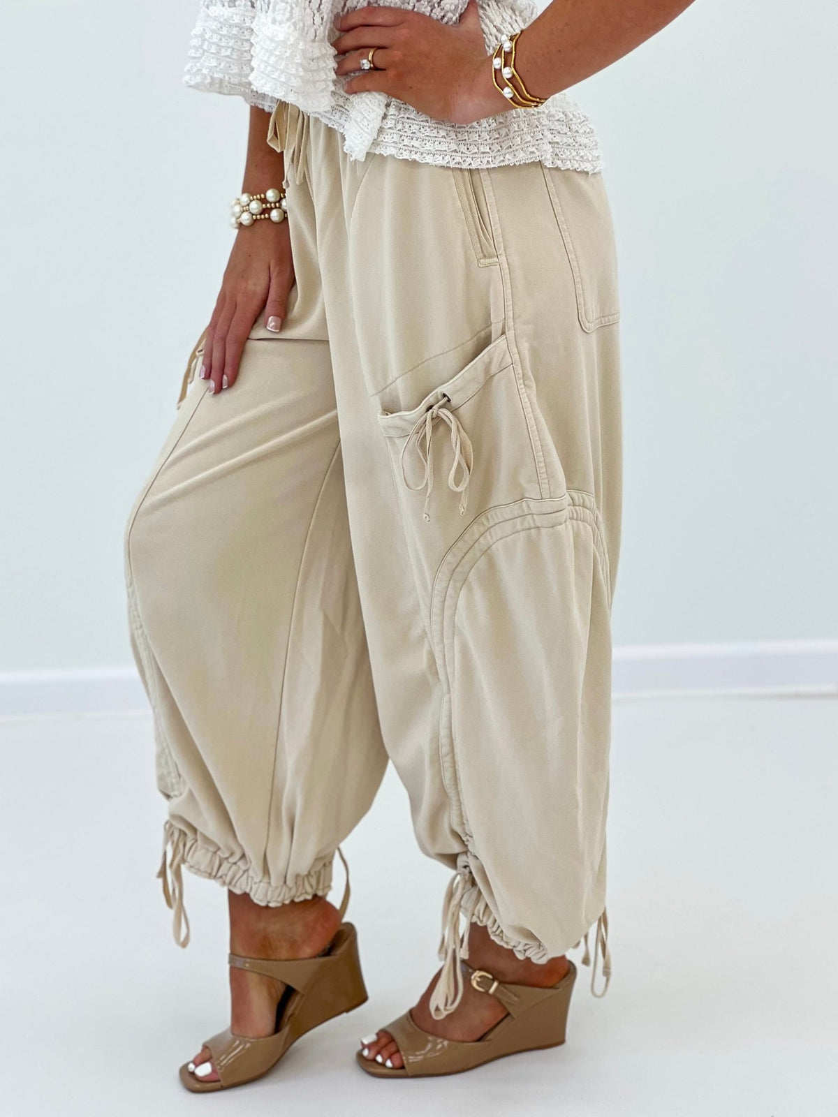 Wide leg pants with a knotted waist tie and pocket detail