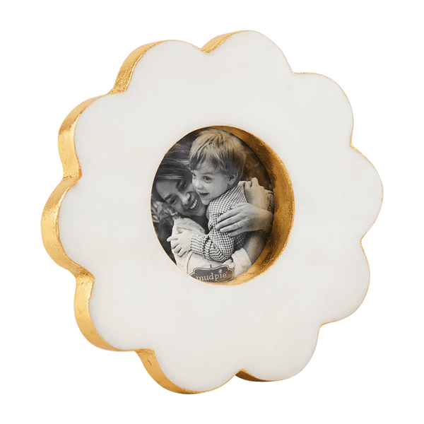 Round marble picture frame with a scalloped edge