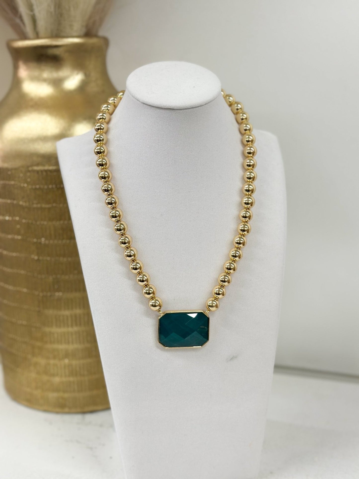 Beaded necklace with octagon-cut stones