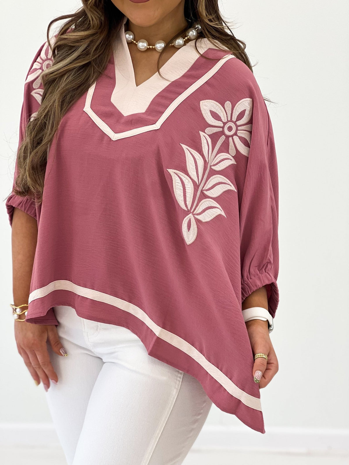 Contrast embroidered top with a relaxed body