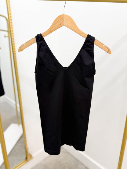 Sleeveless tank that can be worn on either side