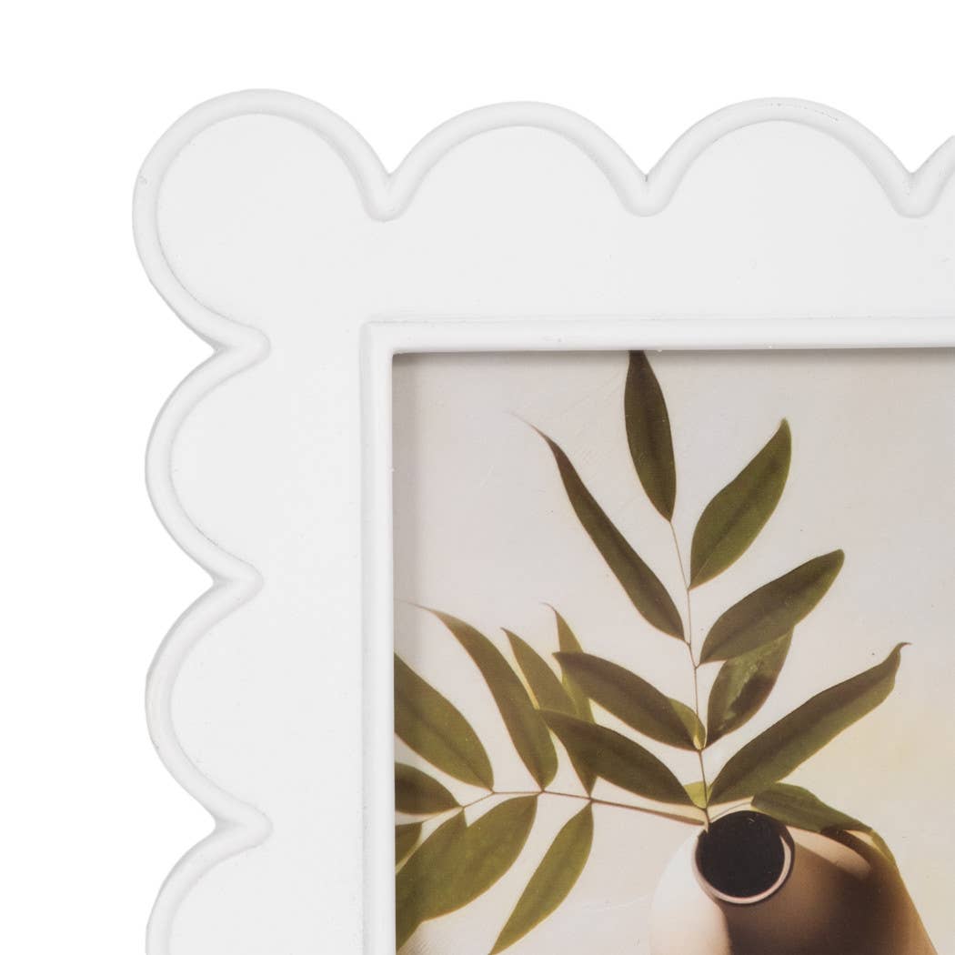 Photo Frame - Resin with Decorative Scalloped Edge - Lavish Boutique11-GIFTS