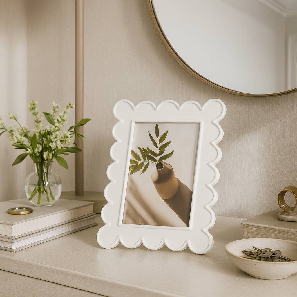 Photo Frame - Resin with Decorative Scalloped Edge - Lavish Boutique11-GIFTS