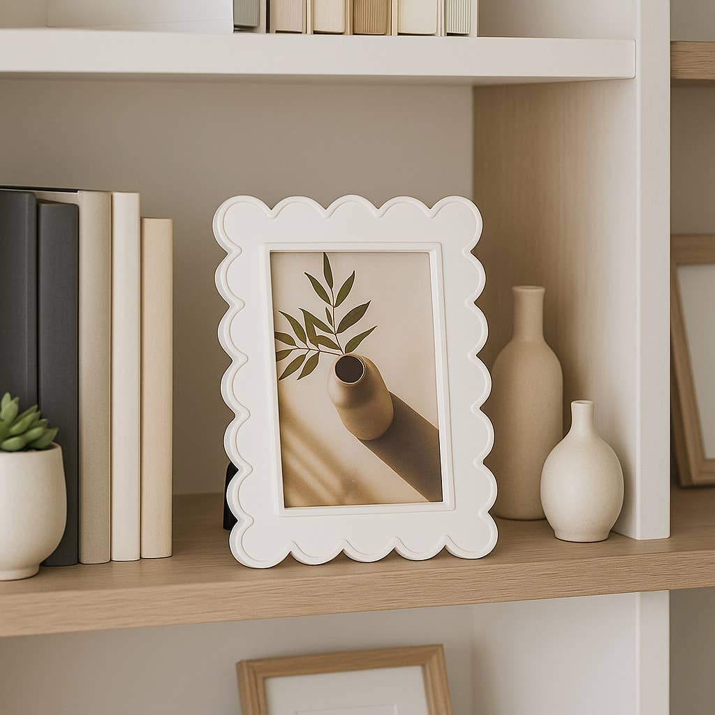 Photo Frame - Resin with Decorative Scalloped Edge - Lavish Boutique11-GIFTS