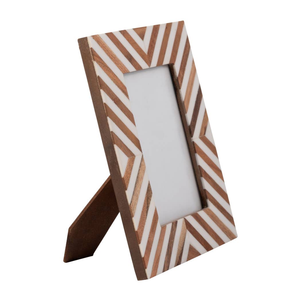 Herringbone line picture frame in warm brown resin