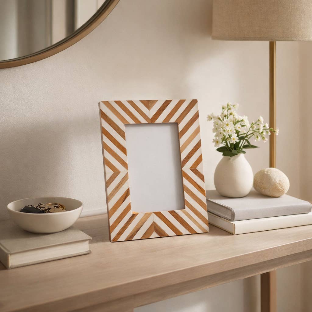 Brown wood-look frame with herringbone lines, sized for a 4x6 photo