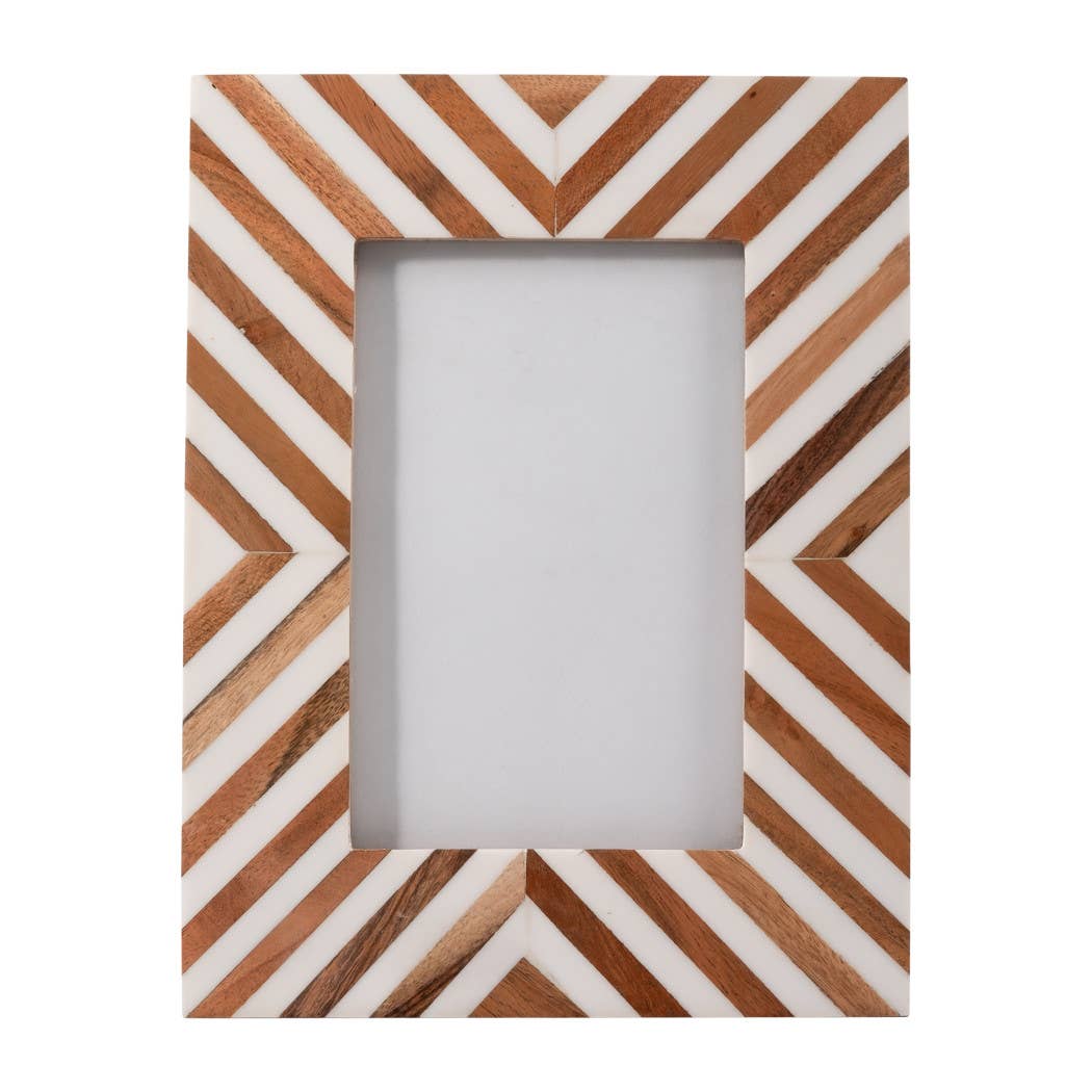 4x6 photo frame with brown herringbone woodgrain detailing