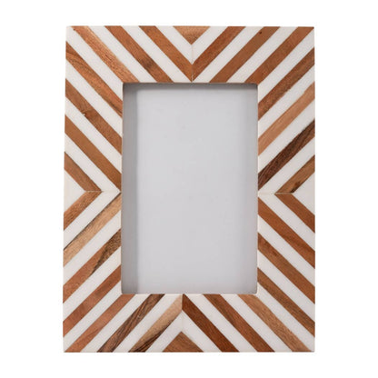 4x6 photo frame with brown herringbone woodgrain detailing