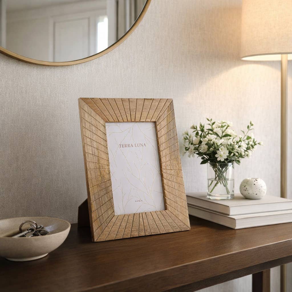 Starburst-patterned wooden photo frame in a natural finish, 4x6