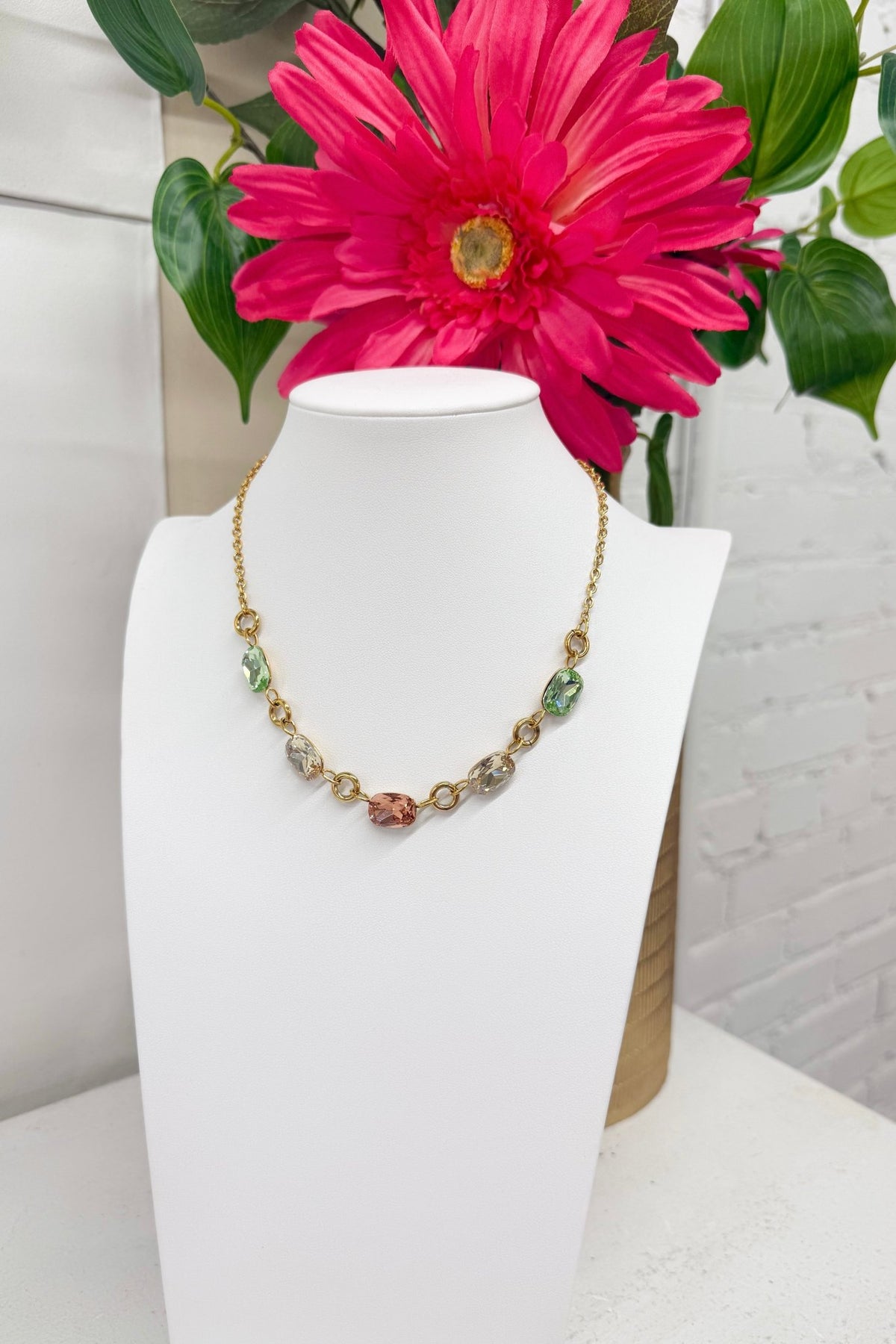 Necklace set with a row of rainbow-colored stones