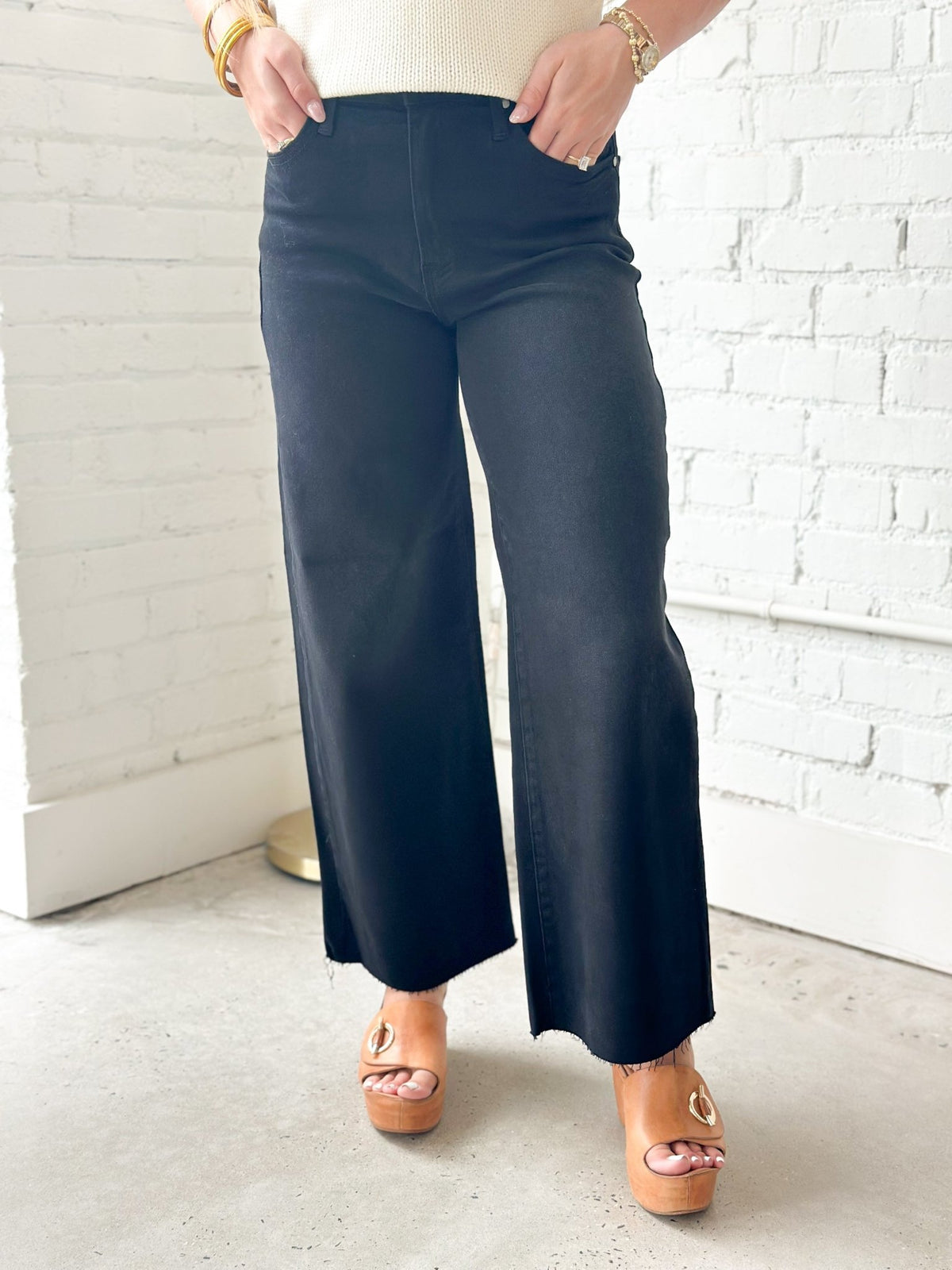 Scissor cut jeans with a full wide leg and high waist