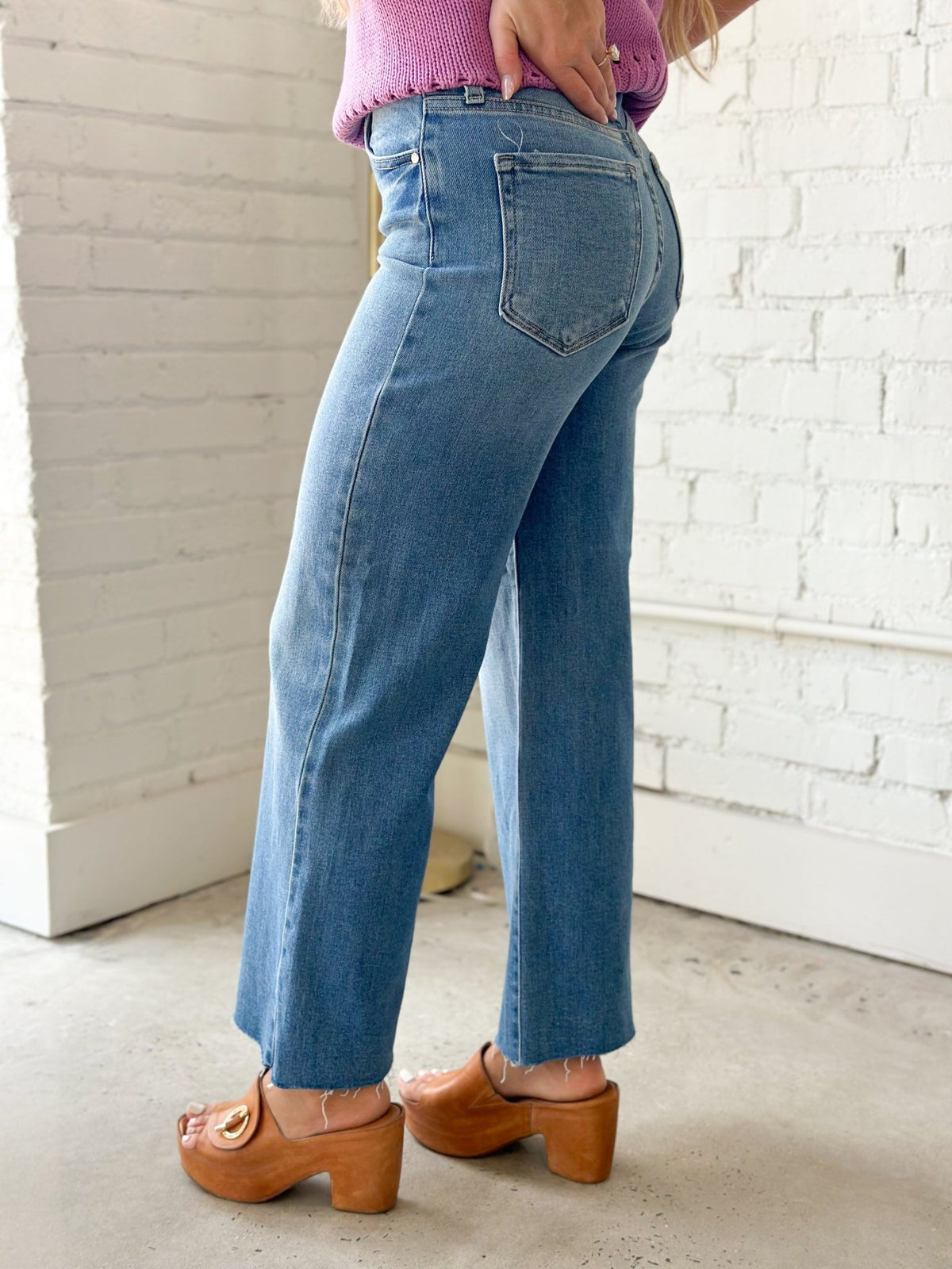 Scissor cut wide leg jeans with a five pocket cut