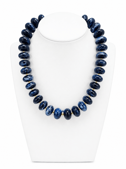 Marbled bead necklace with swirled patterning