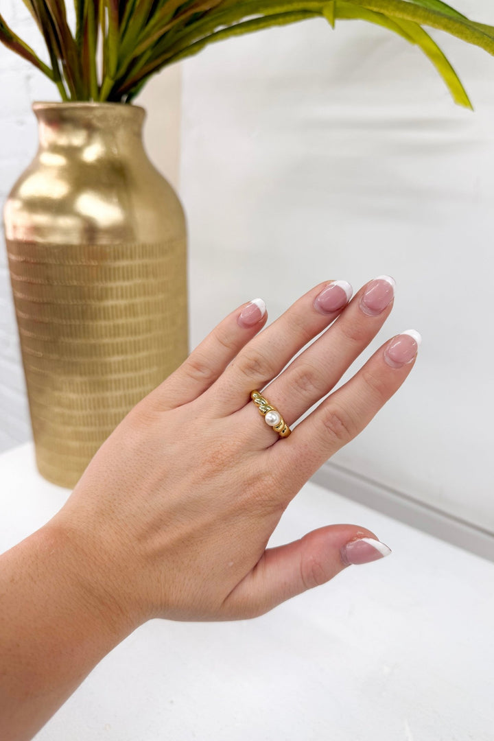 Shell Pearl Gold Ring - Lavish Boutique Jewelry - Rings