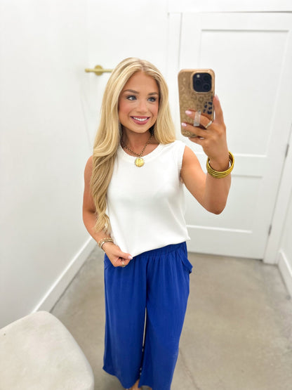 Sleeveless blouse with a gathered smocked edge