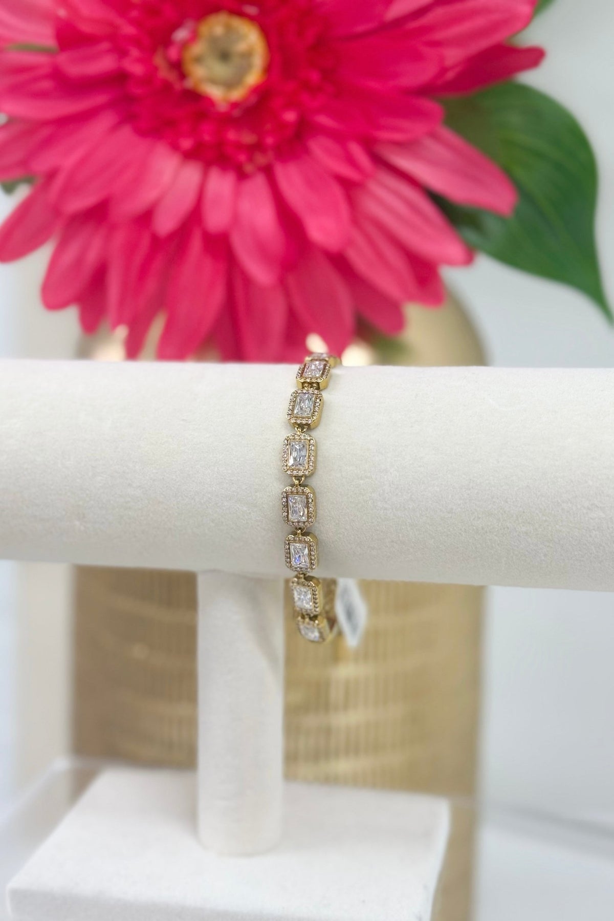 Sparkling square stone bracelet