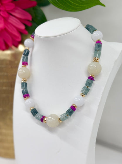Stone ball necklace mixing white and colored beads