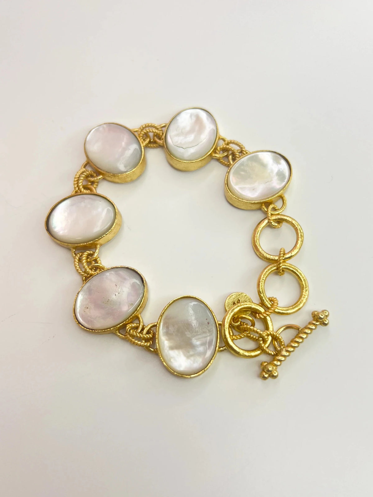 Gold round link bracelet