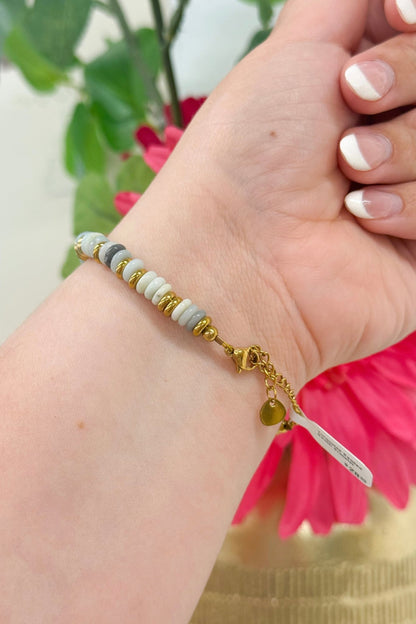 Beaded turquoise bracelet in a single row
