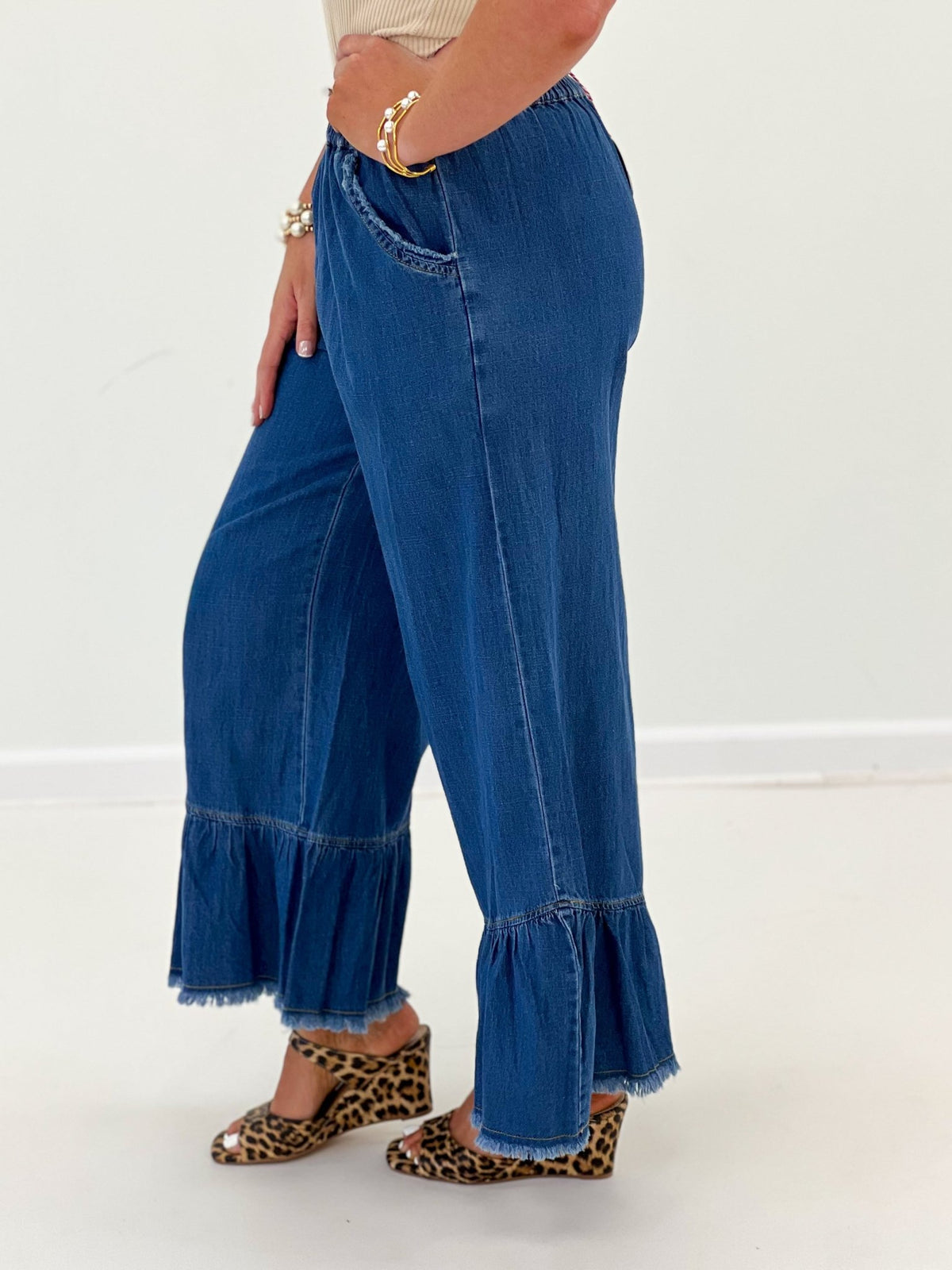 Tiered hem denim pants with an elastic waist