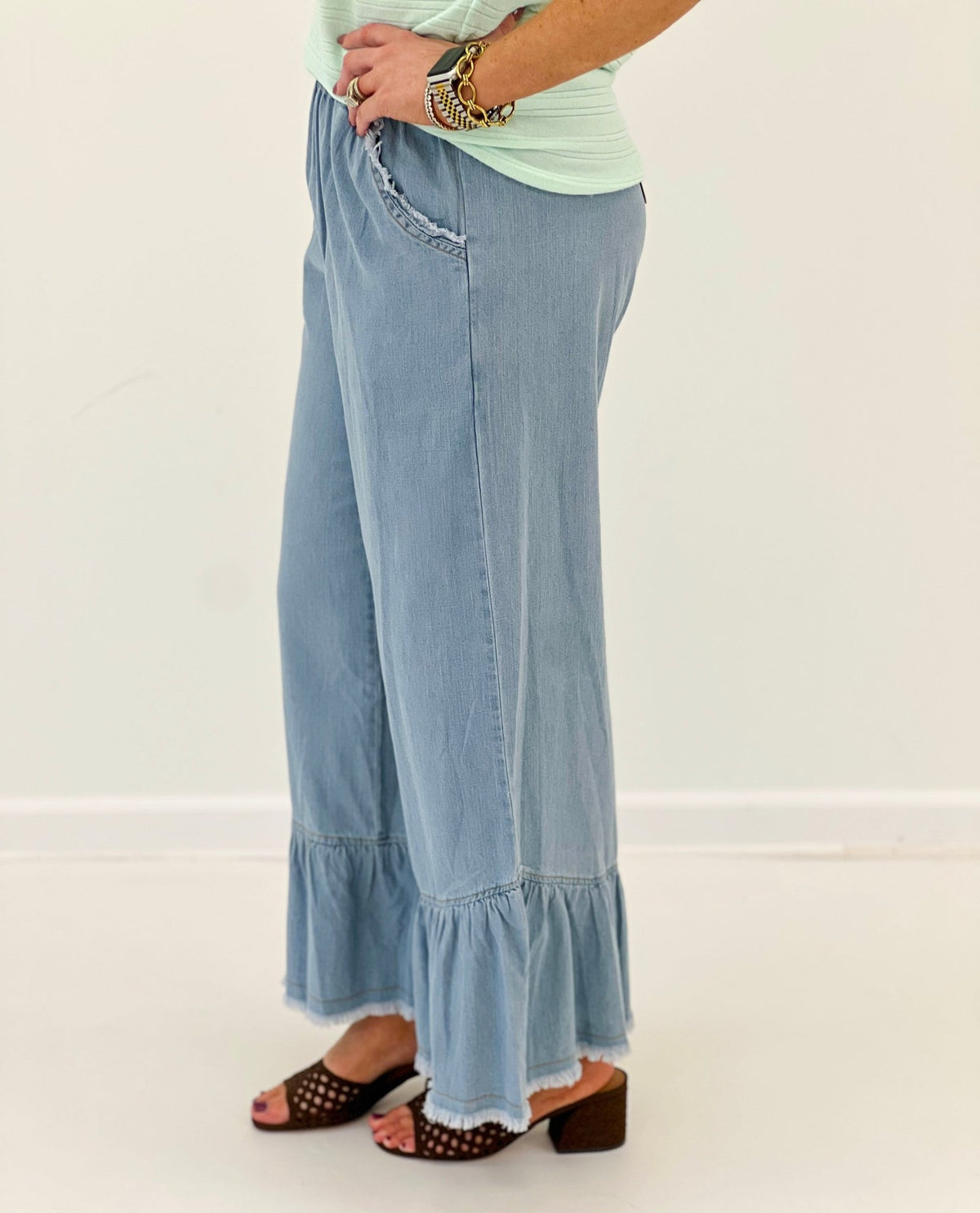 Tiered hem denim pants with a relaxed leg