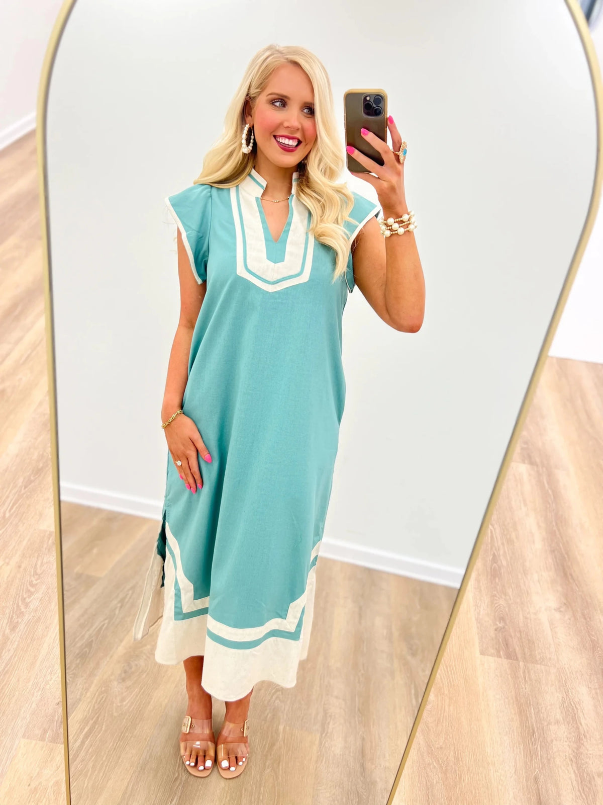 V-neck midi dress in a breathable linen blend