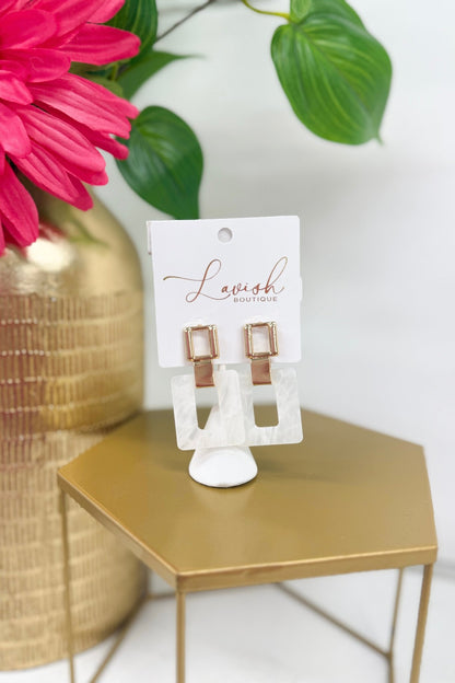 Two squared metal shapes in white and gold