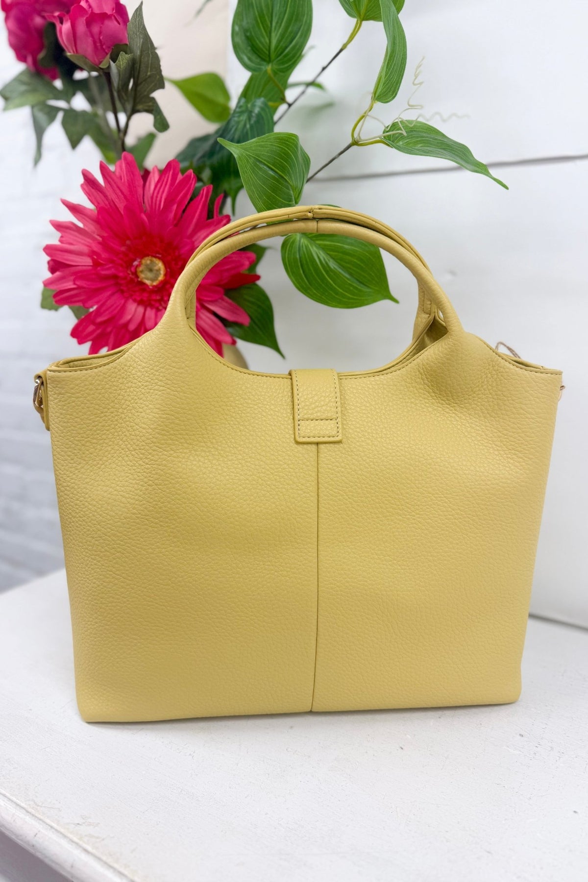 Chain detail tote bag in yellow